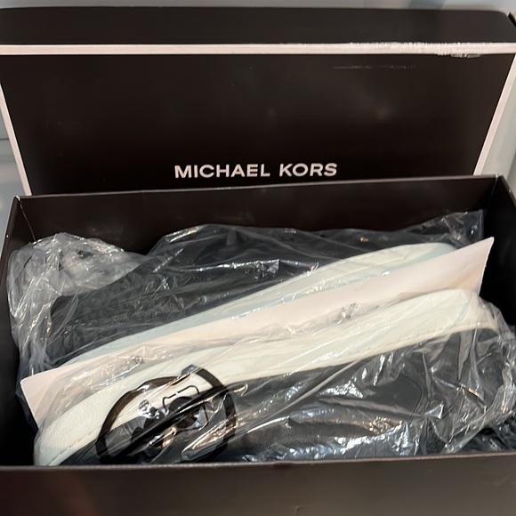 MICHAEL KORS  NEW DRESS SNEAKERS SIZE US 11.5 IMPECCABLE AND FLAWLESS. - Picture 12 of 14